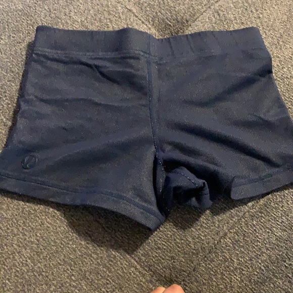 Lululemon shorts size 2 - Picture 1 of 4